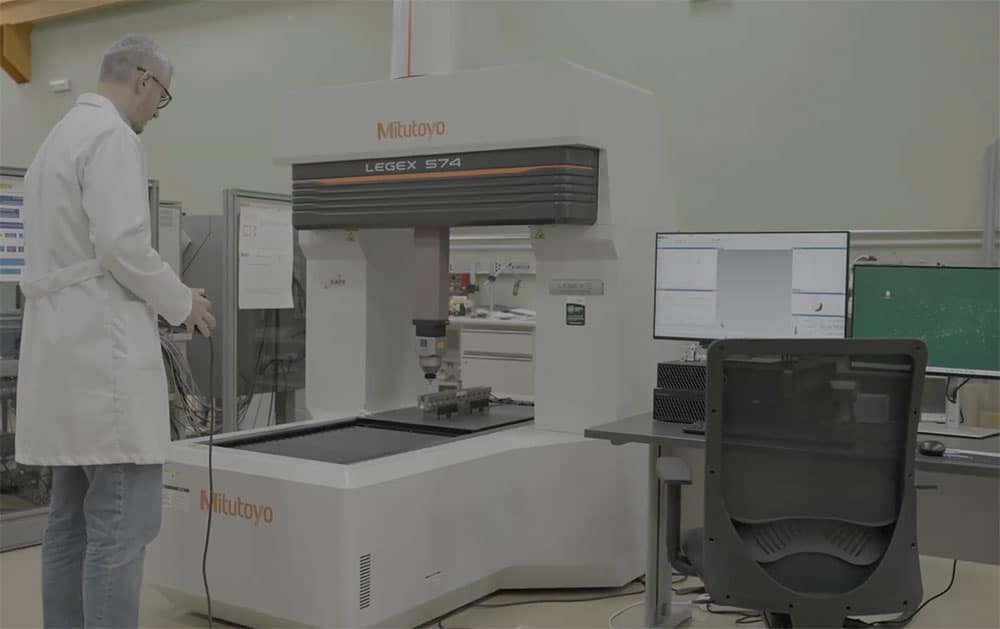maquina-tridimensional-ultra-precision-legex-takumi-mitutoyo